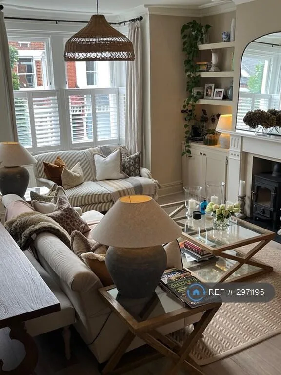 2 bedroom maisonette for rent