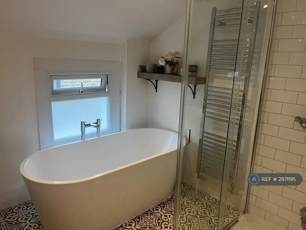 2 bedroom maisonette for rent