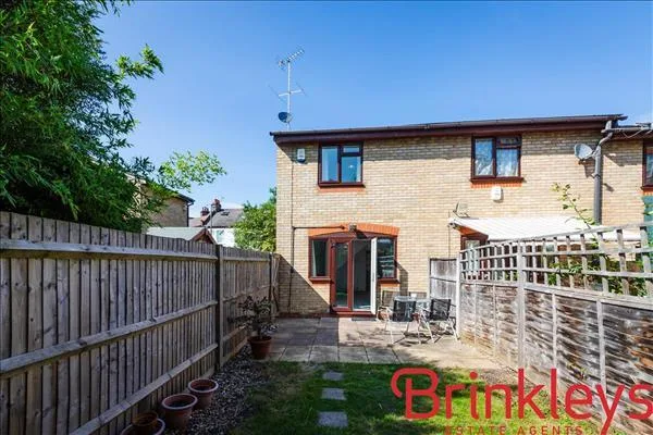 2 bedroom end of terrace house for rent