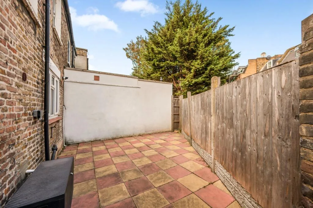 2 bedroom semi-detached house for rent
