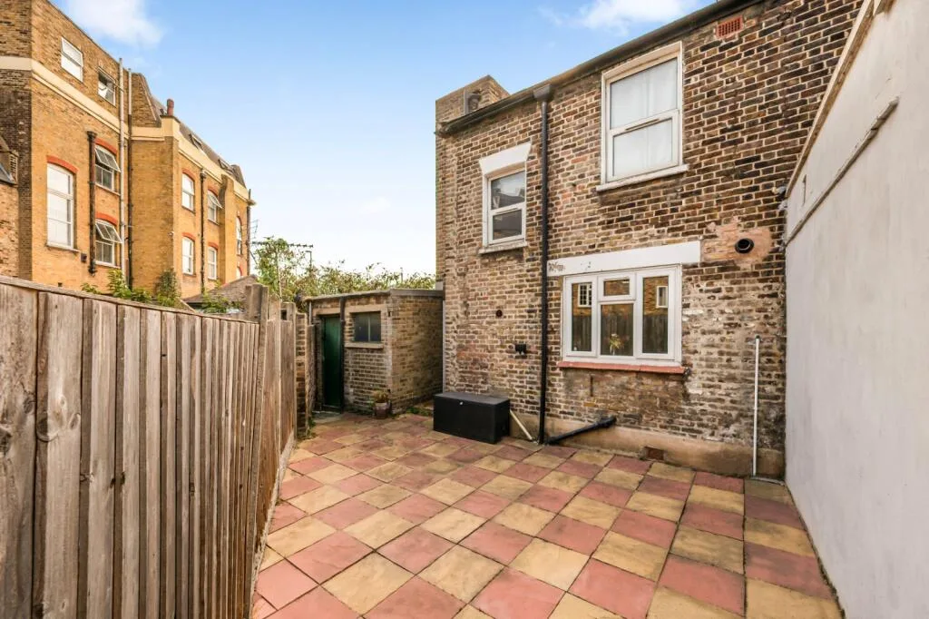 2 bedroom semi-detached house for rent