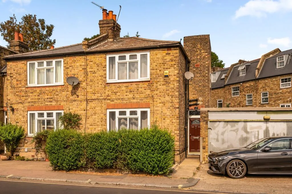 2 bedroom semi-detached house for rent