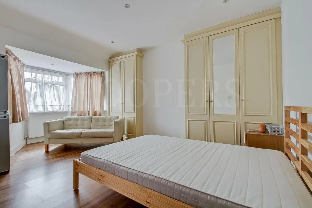 Studio flat for rent