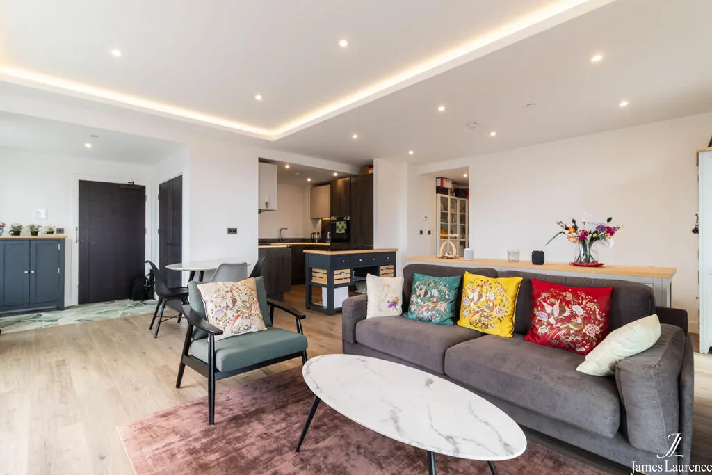 2 bedroom penthouse for rent