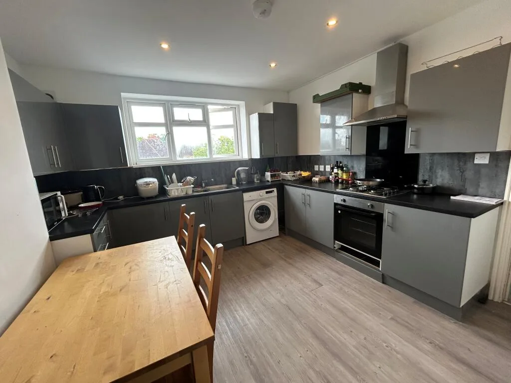 3 bedroom flat for rent