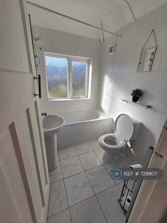 3 bedroom semi-detached house for rent