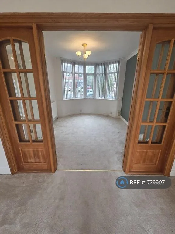 3 bedroom semi-detached house for rent