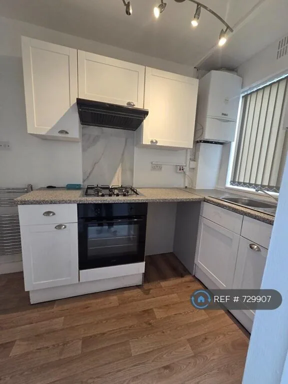 3 bedroom semi-detached house for rent