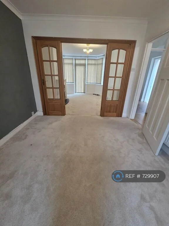 3 bedroom semi-detached house for rent