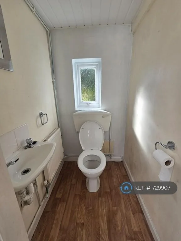 3 bedroom semi-detached house for rent