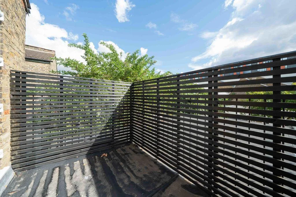 2 bedroom maisonette for rent