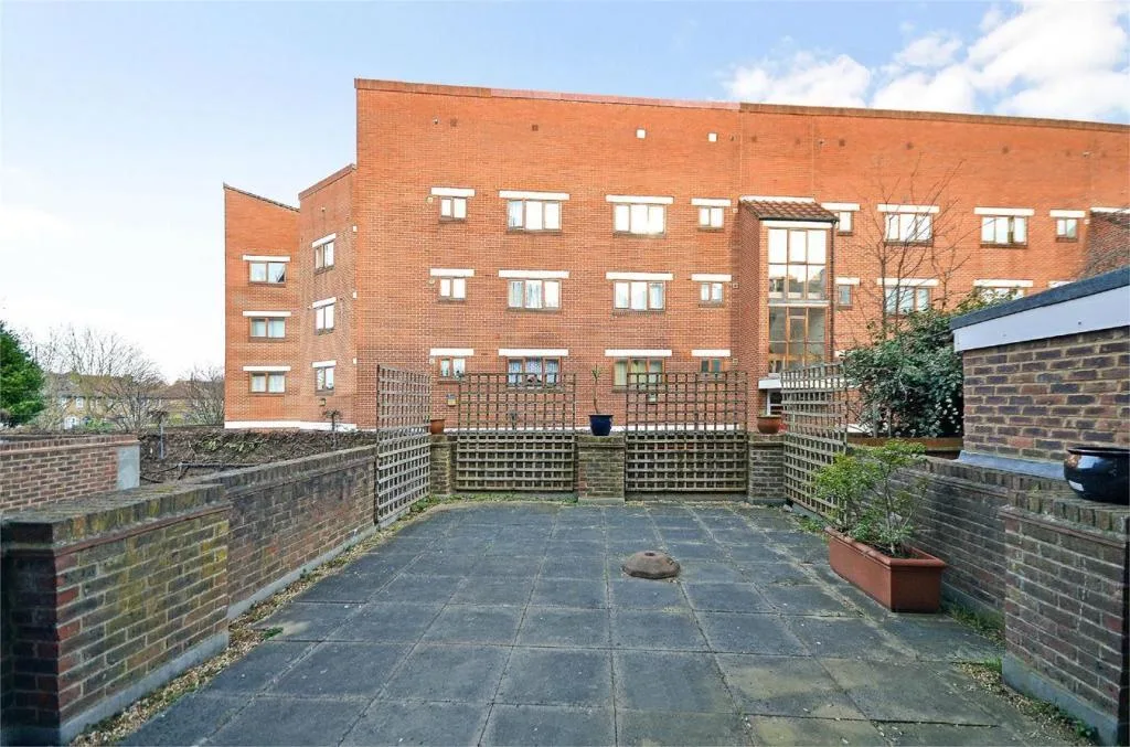5 bedroom terraced house for rent