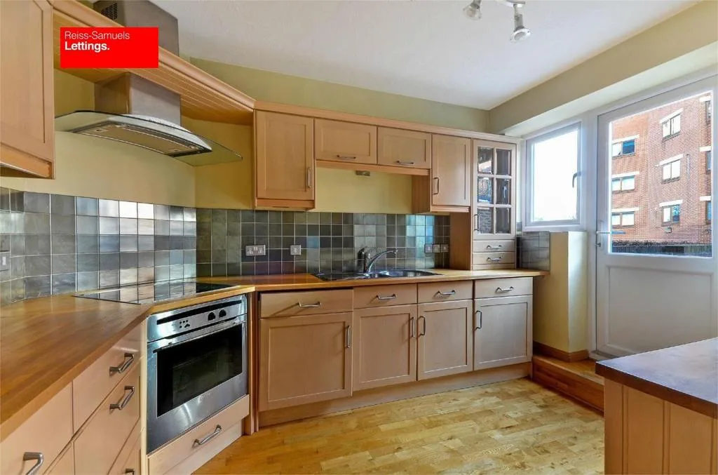 5 bedroom terraced house for rent