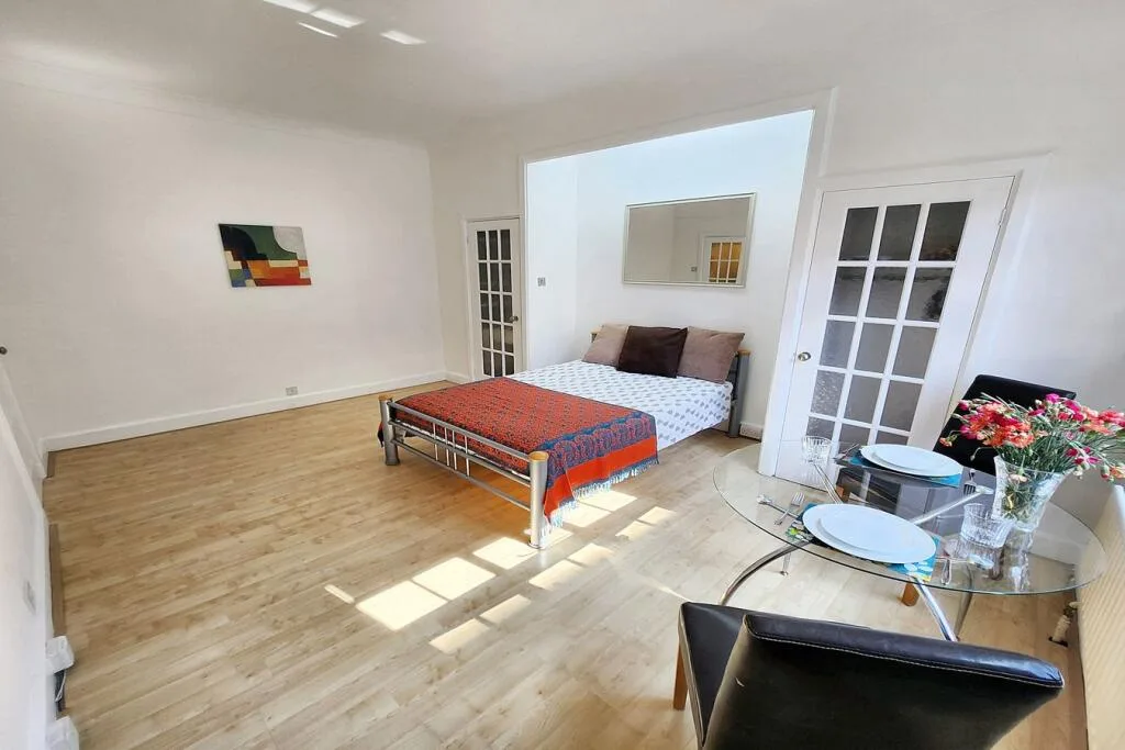 Studio flat for rent