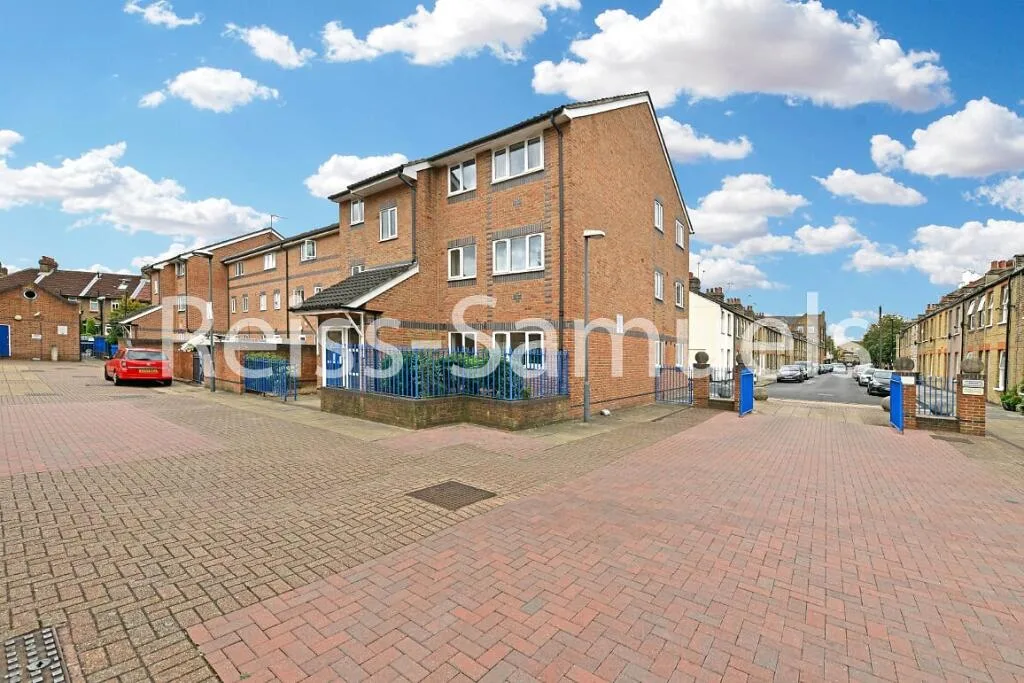1 bedroom ground floor flat for rent