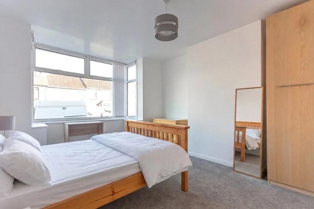 4 bedroom end of terrace house for rent