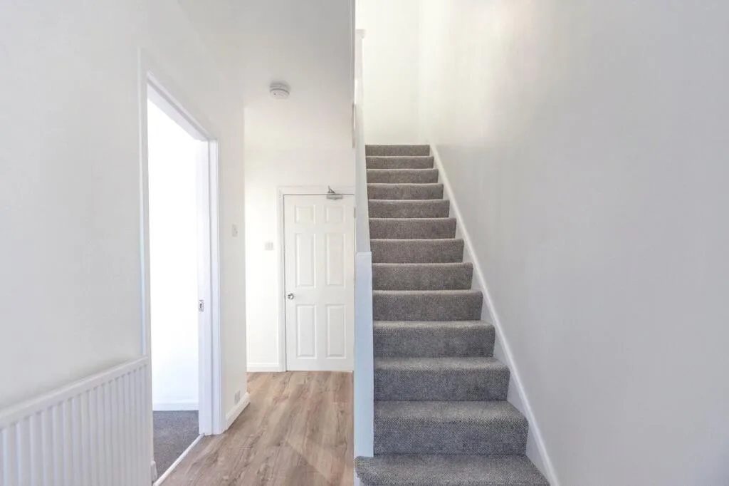 4 bedroom end of terrace house for rent