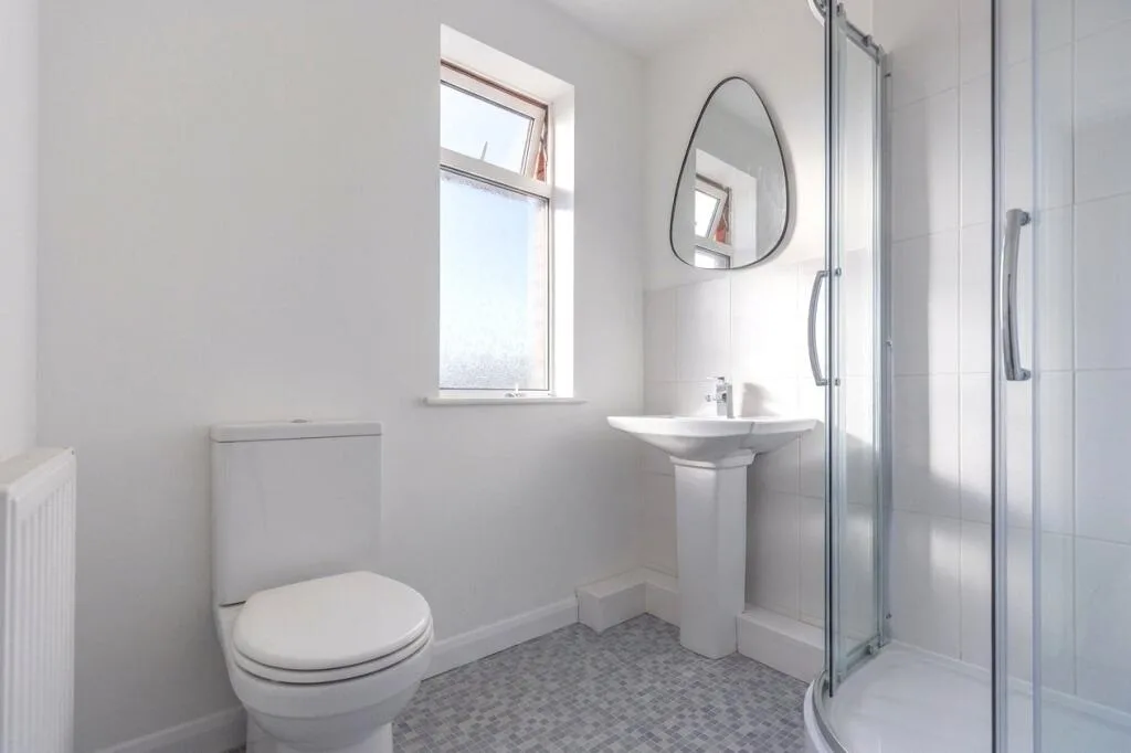 4 bedroom end of terrace house for rent