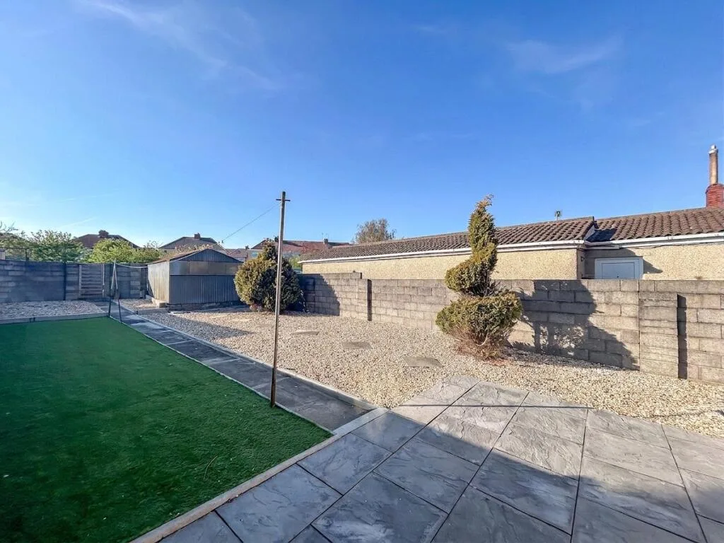 4 bedroom end of terrace house for rent