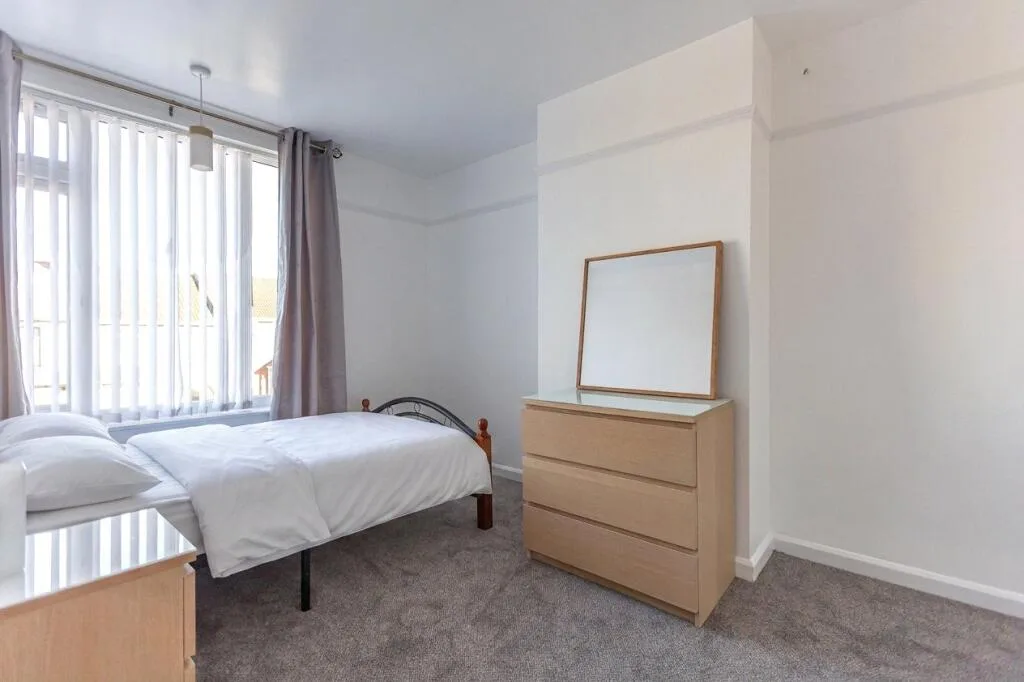 4 bedroom end of terrace house for rent