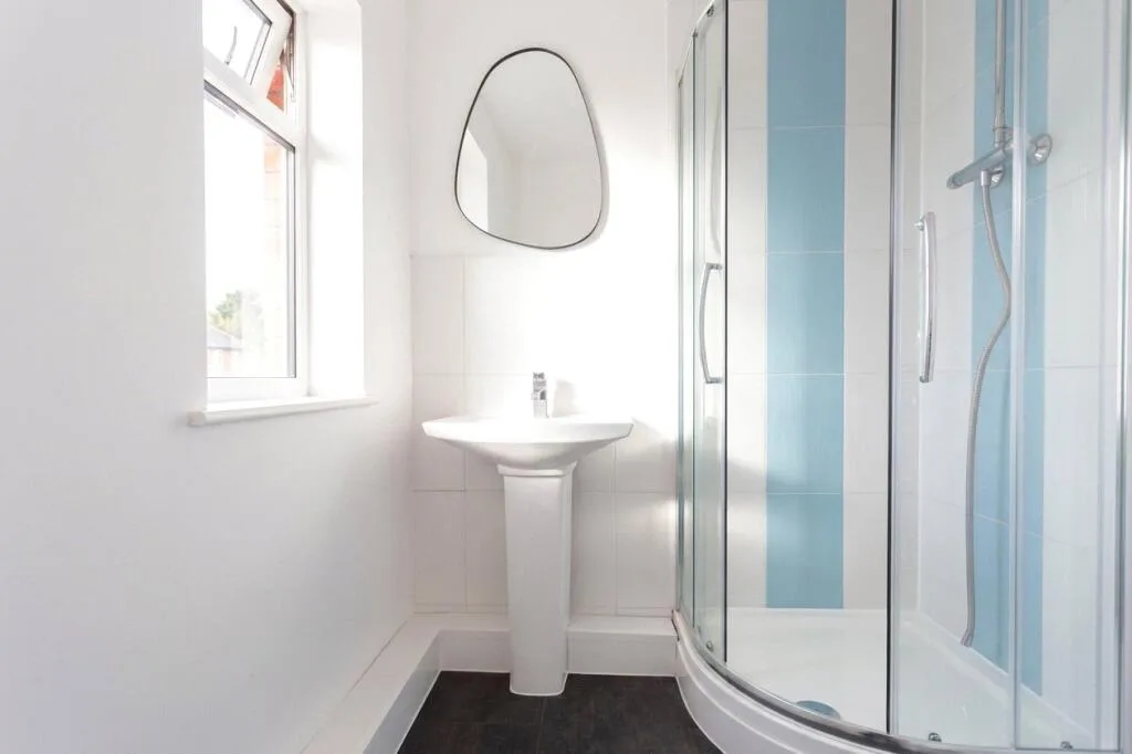 4 bedroom end of terrace house for rent