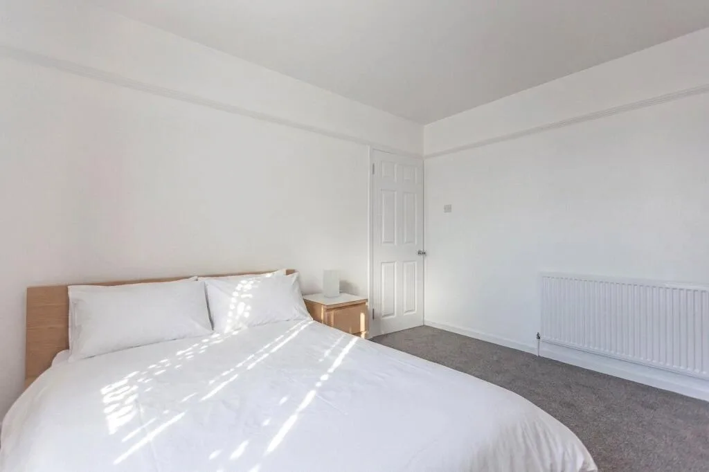 4 bedroom end of terrace house for rent