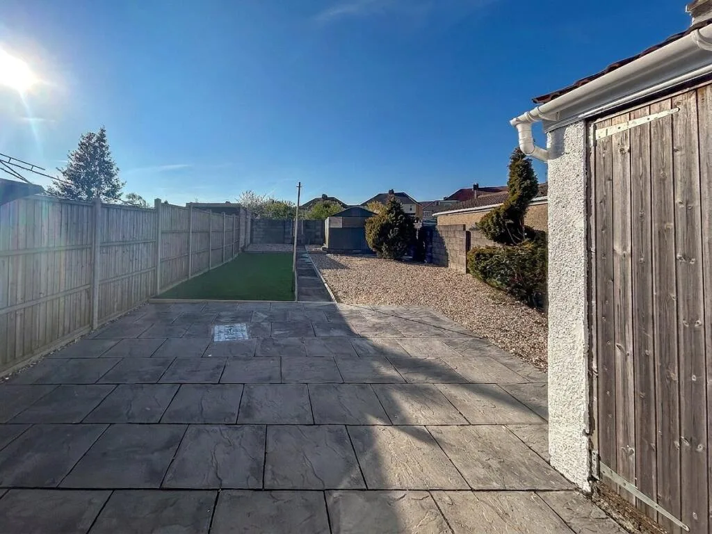 4 bedroom end of terrace house for rent