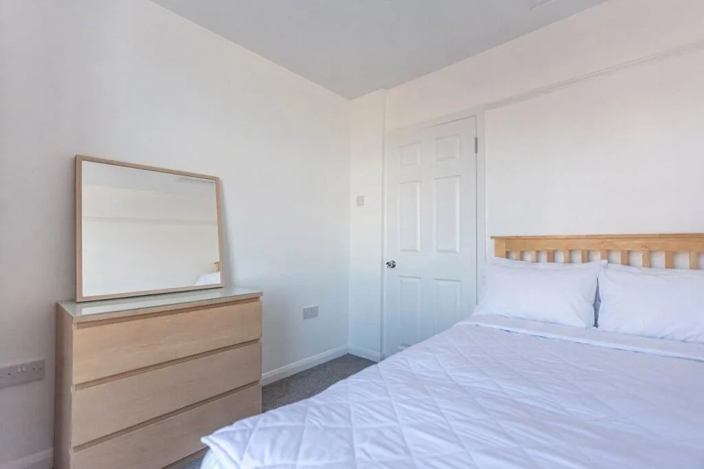 4 bedroom end of terrace house for rent
