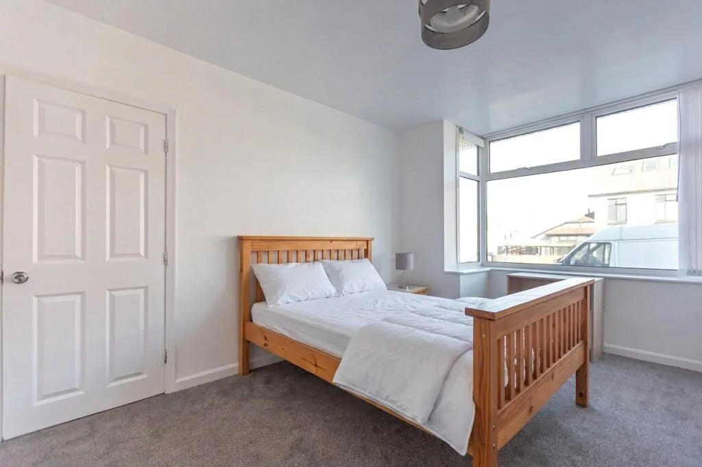 4 bedroom end of terrace house for rent