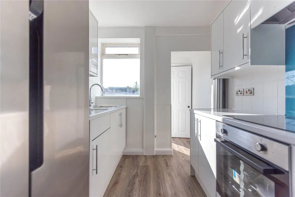 4 bedroom end of terrace house for rent