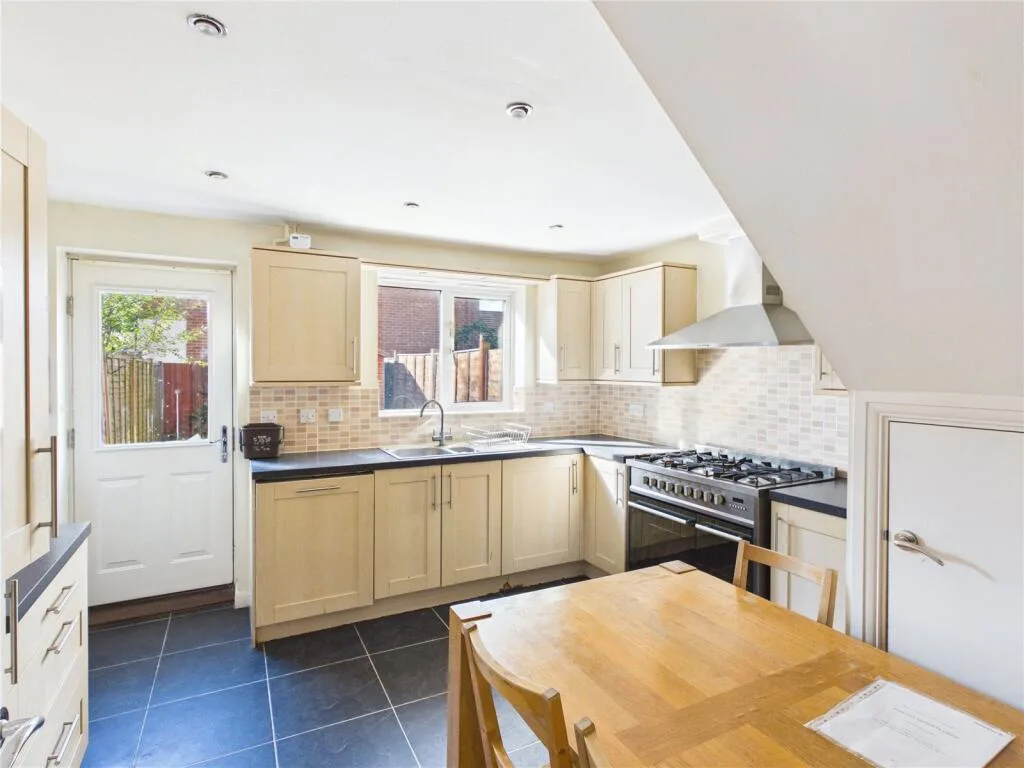4 bedroom terraced house for rent