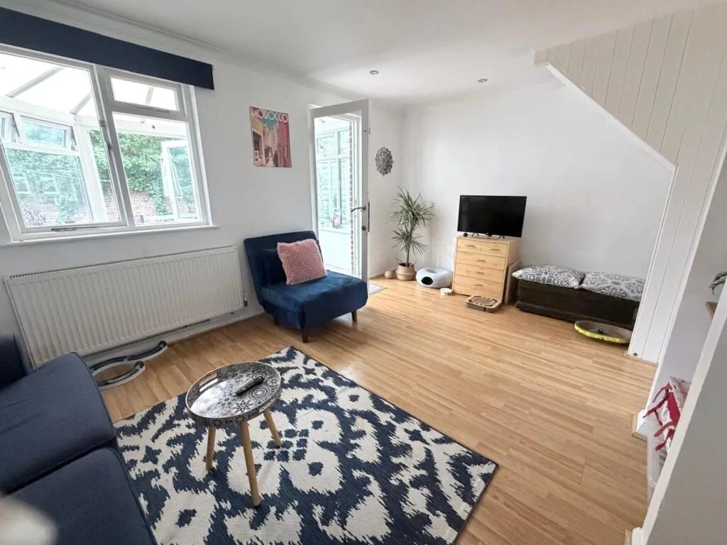 2 bedroom end of terrace house for rent