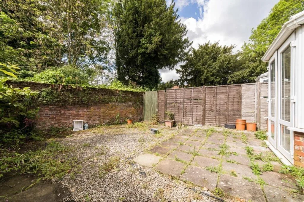 2 bedroom end of terrace house for rent