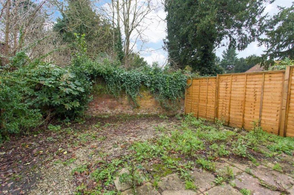 2 bedroom end of terrace house for rent