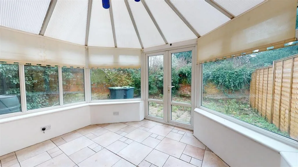2 bedroom end of terrace house for rent