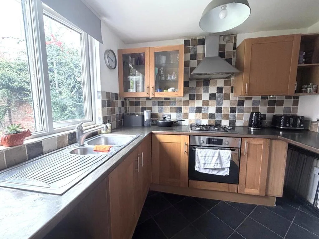 2 bedroom end of terrace house for rent