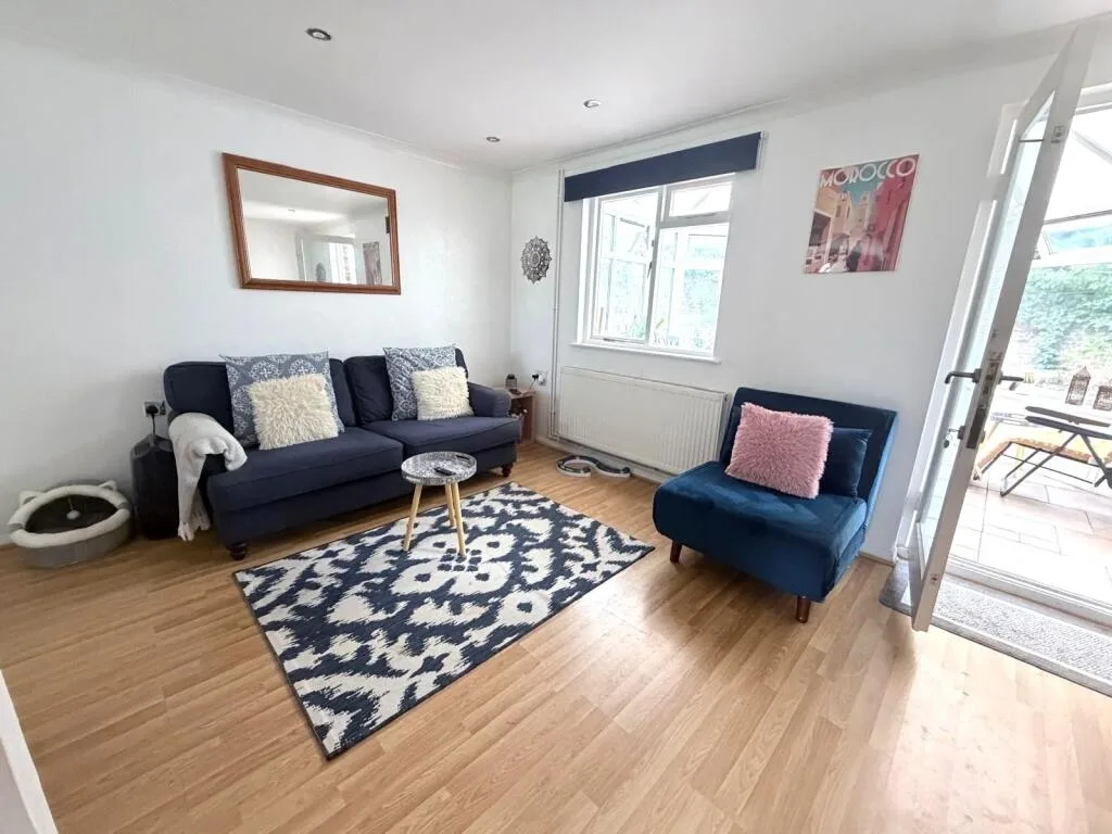 2 bedroom end of terrace house for rent
