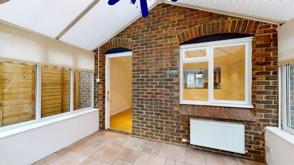 2 bedroom end of terrace house for rent