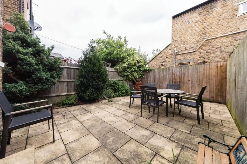 4 bedroom flat for rent