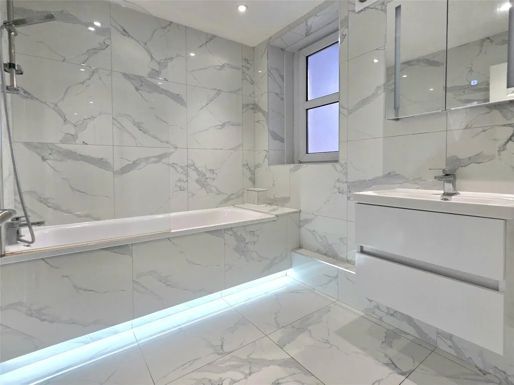 2 bedroom maisonette for rent