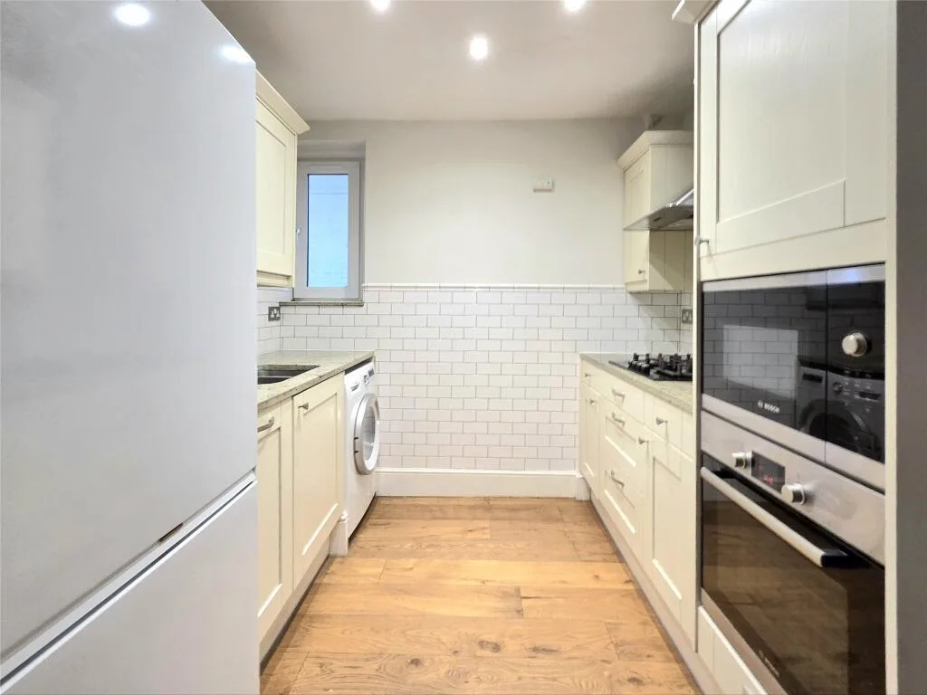 2 bedroom maisonette for rent