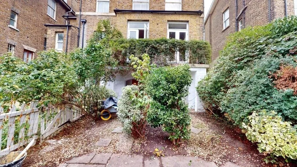 2 bedroom maisonette for rent