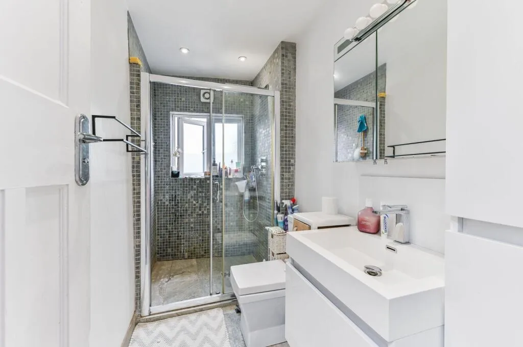 2 bedroom maisonette for rent