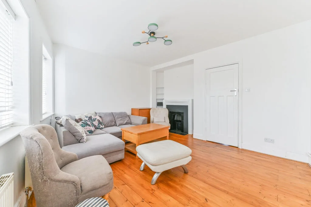 2 bedroom maisonette for rent