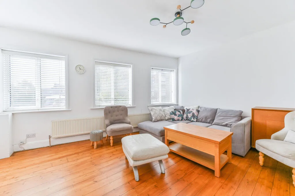 2 bedroom maisonette for rent