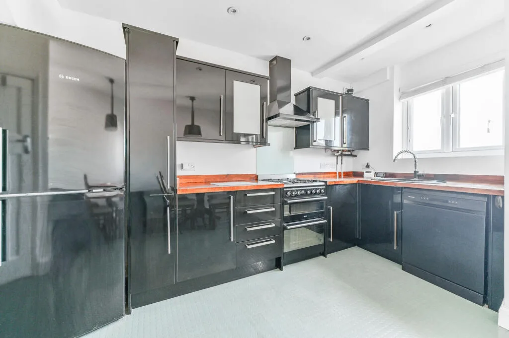 2 bedroom maisonette for rent