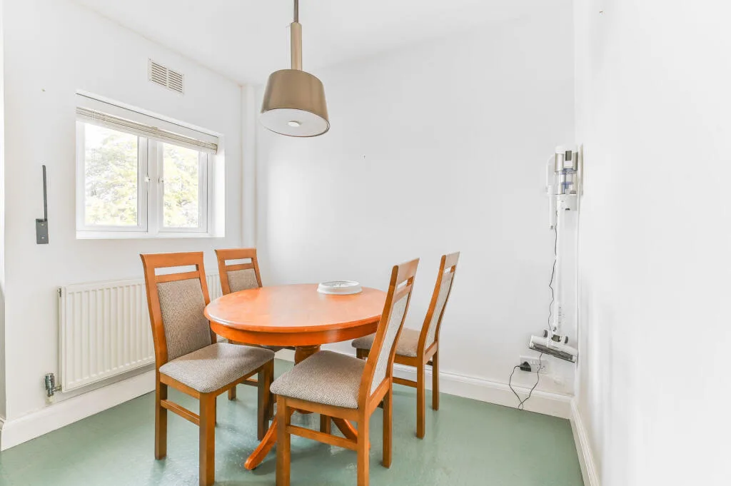 2 bedroom maisonette for rent