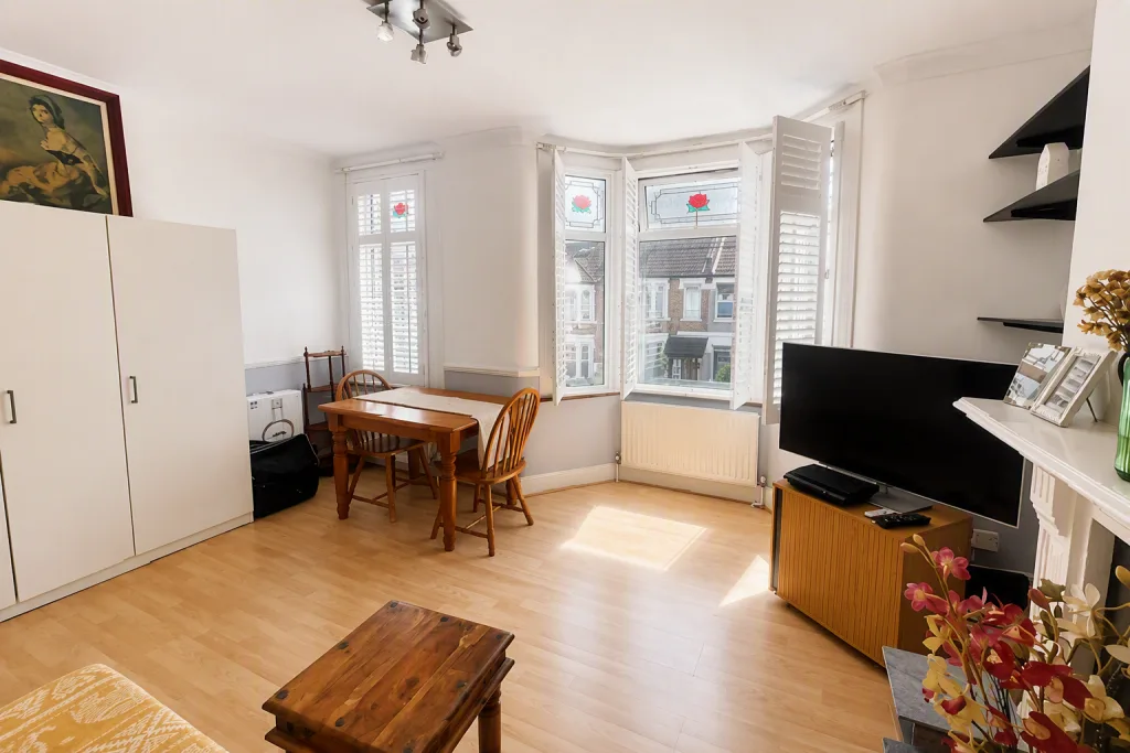 1 bedroom maisonette for rent