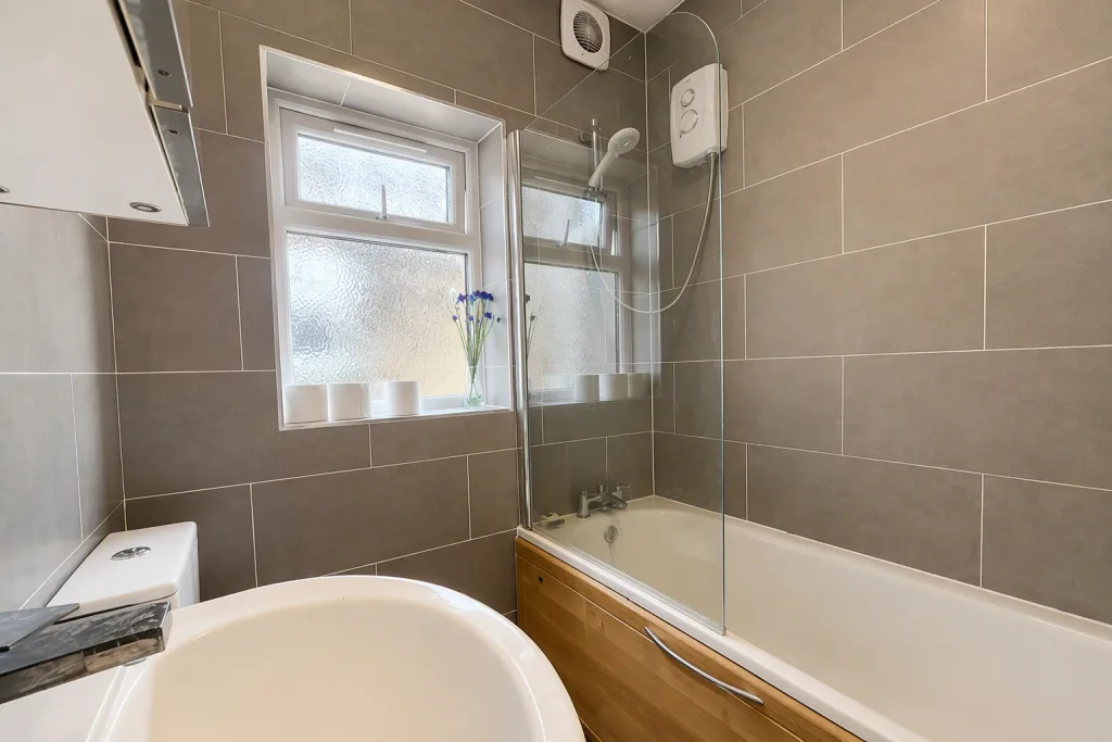 1 bedroom maisonette for rent