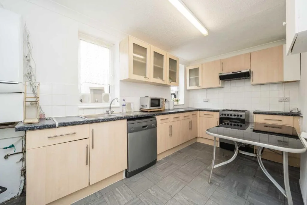 2 bedroom end of terrace house for rent